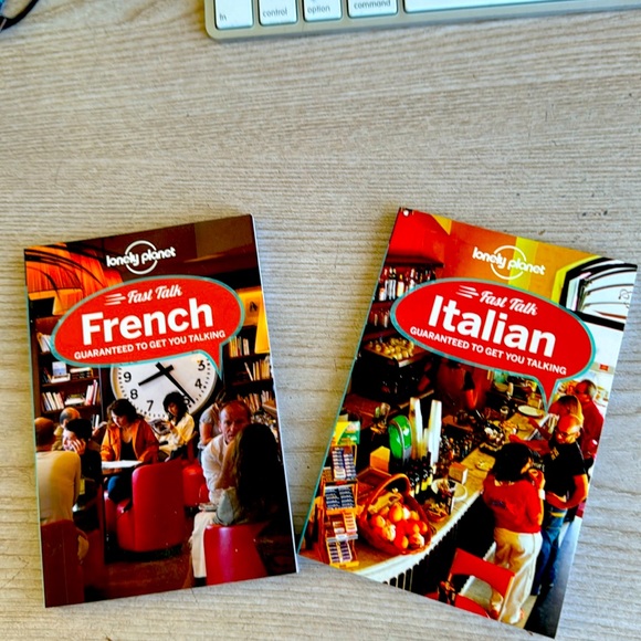 Lonely planet - two books, one French and one Italian translations help - Picture 1 of 8